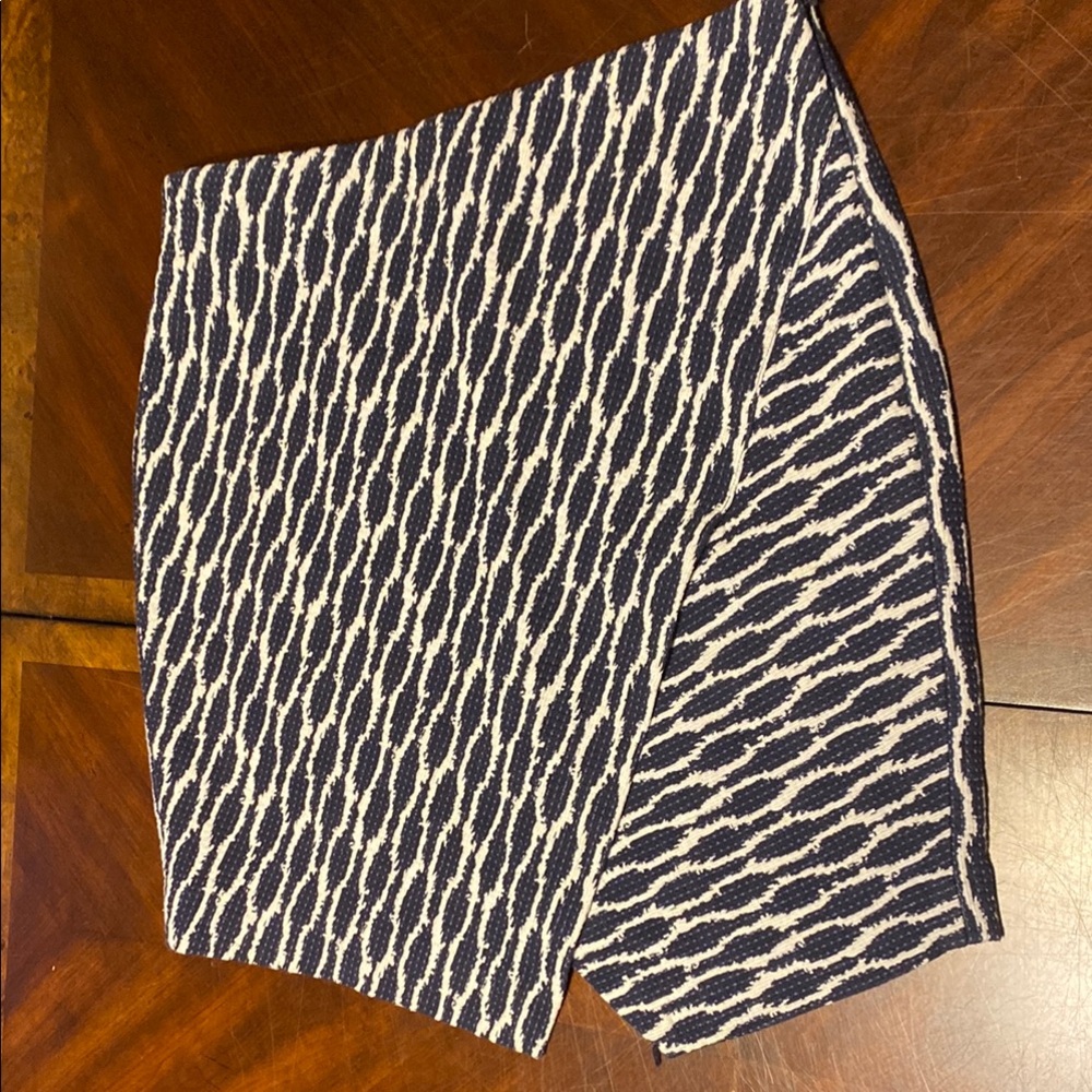 Chic Navy and White Textured Skirt - Picture 2 of 4
